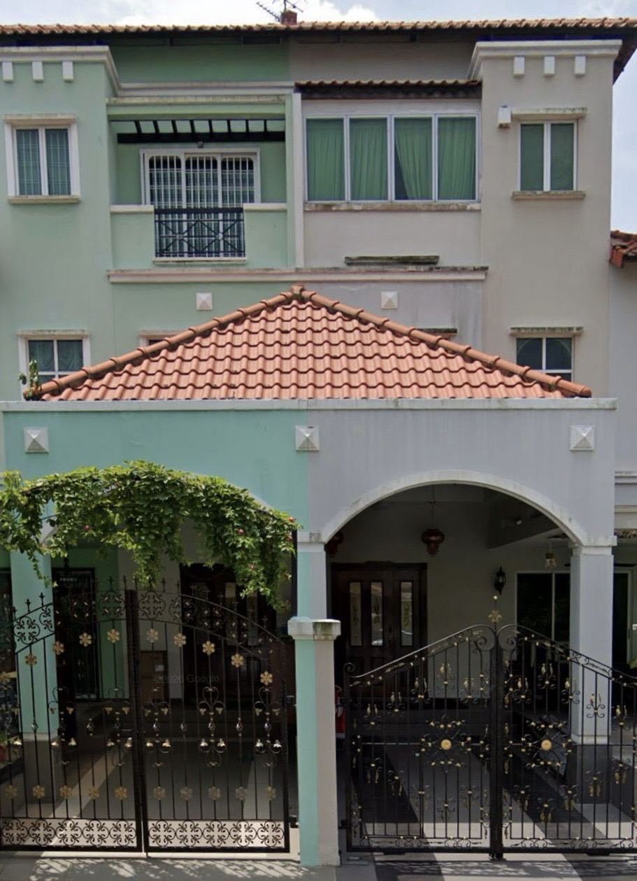 Semi-detached house at Westwood Avenue